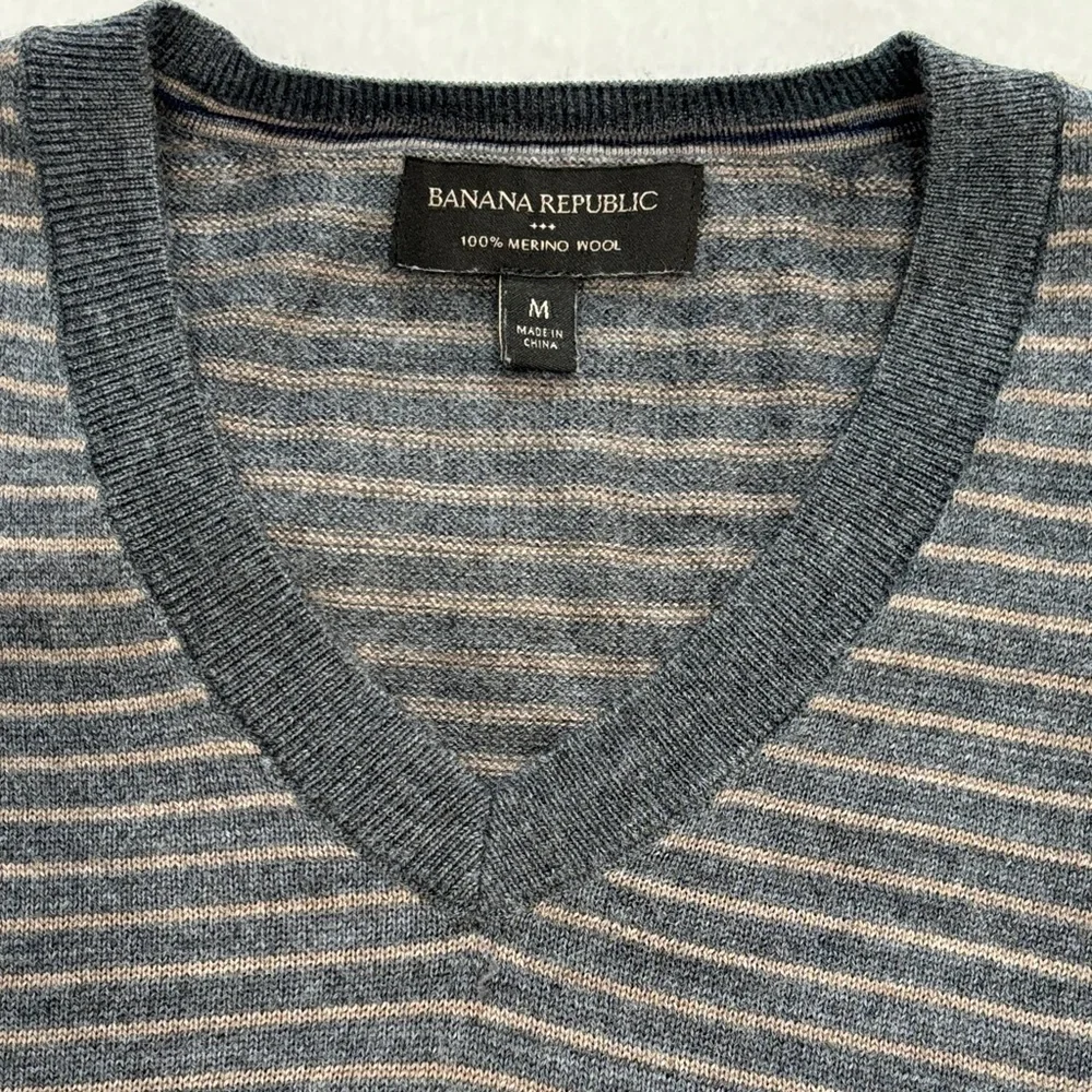 Banana Republic Women's Gray Striped V-Neck Sweater Medium 100% Merino Wool - Picture 2 of 7